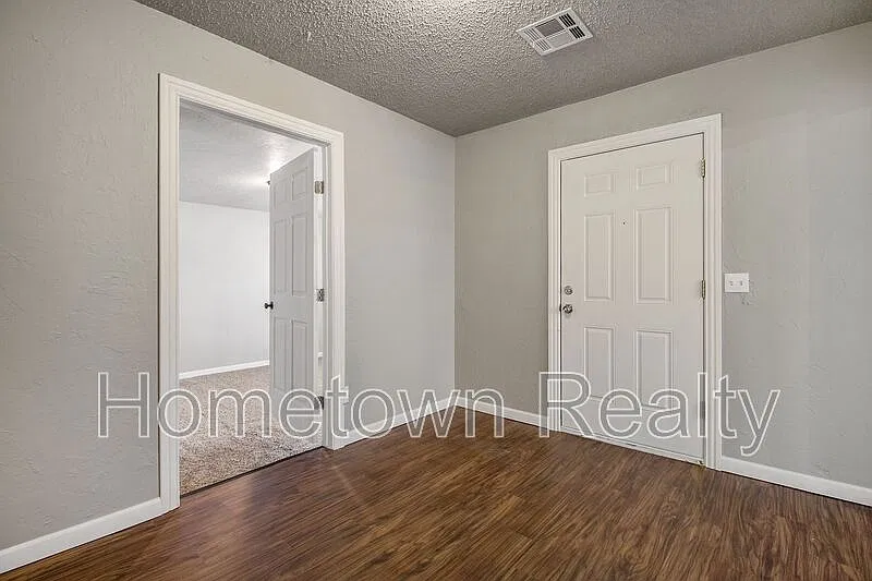 3 bed, 1.5 bath, 1436 sqft, $1,495 — Photo 3