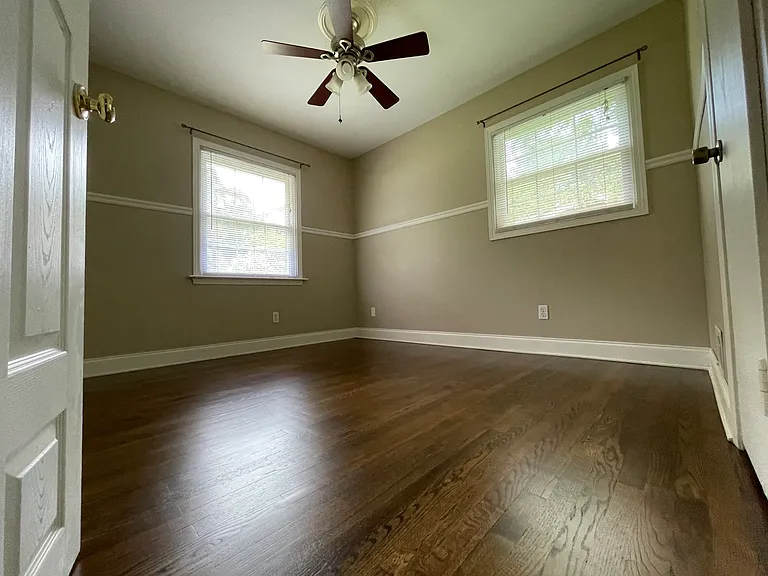 956 Seville Dr — Photo 19