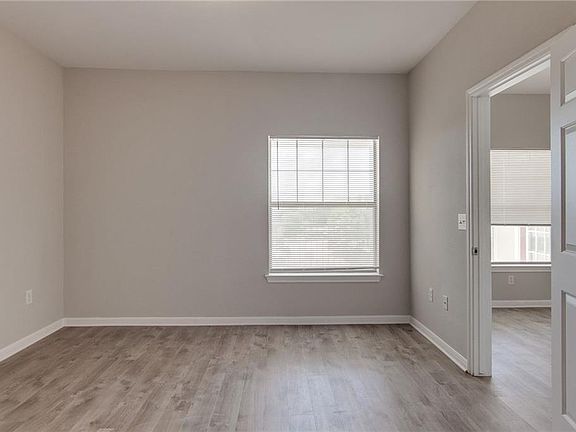 4th image of 2320 Gracy Farms Ln APT 1131