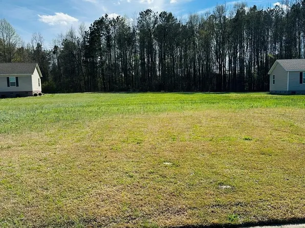 127 Pinewood Dr, Ahoskie, NC 27910