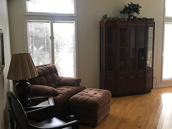 5th image of 313 Apple Dr SE