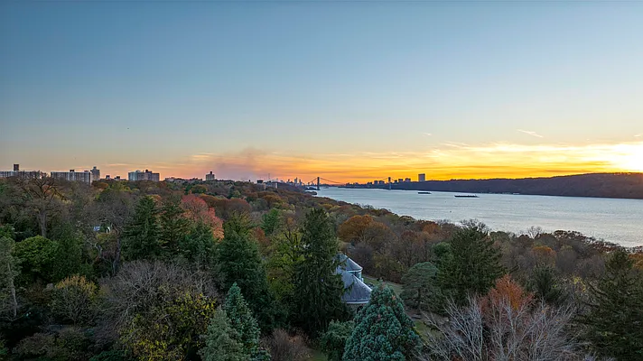 Sold by Christie's International Real Estate Group, LLC | media 17