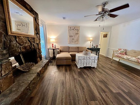 5th image of 442 Cove Dr NE