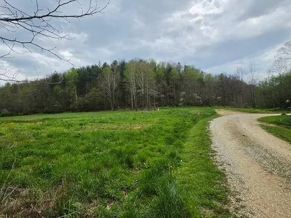 38 Stumbo Rd, Isonville, KY 41149