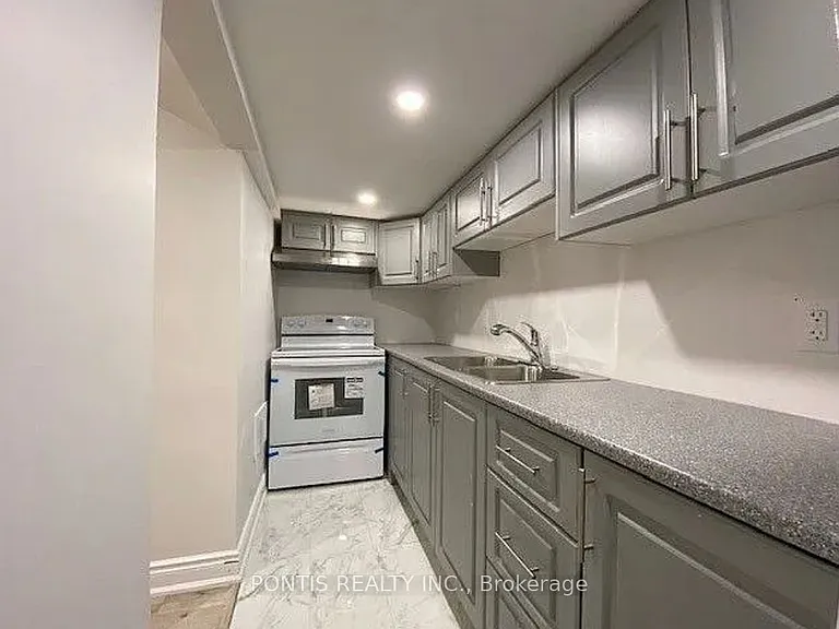 188 Holmes Cres #BASEMENT — Photo 2