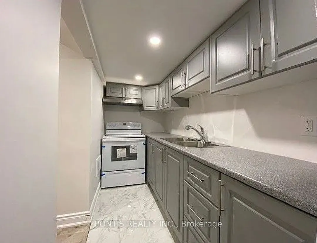Building Photo - 188 Holmes Cres #BASEMENT