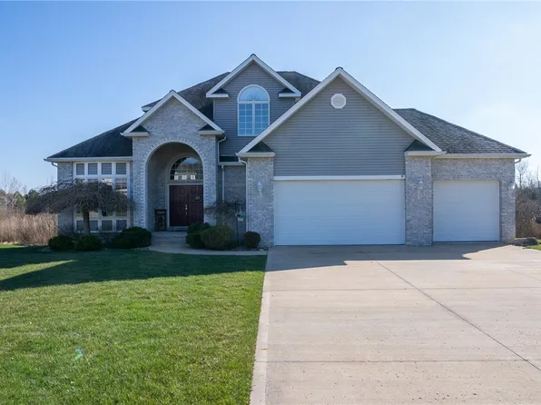 32 Hunt Dr, Grove City, PA 16127