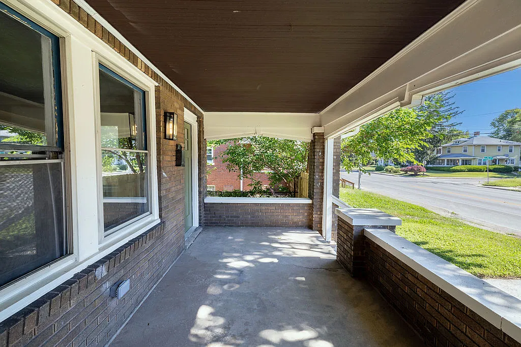 3 bed, 1.5 bath, 1887 sqft, $1,850 — Photo 4