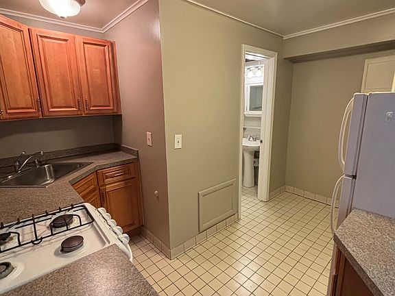 4th image of 341 Franklin St #1