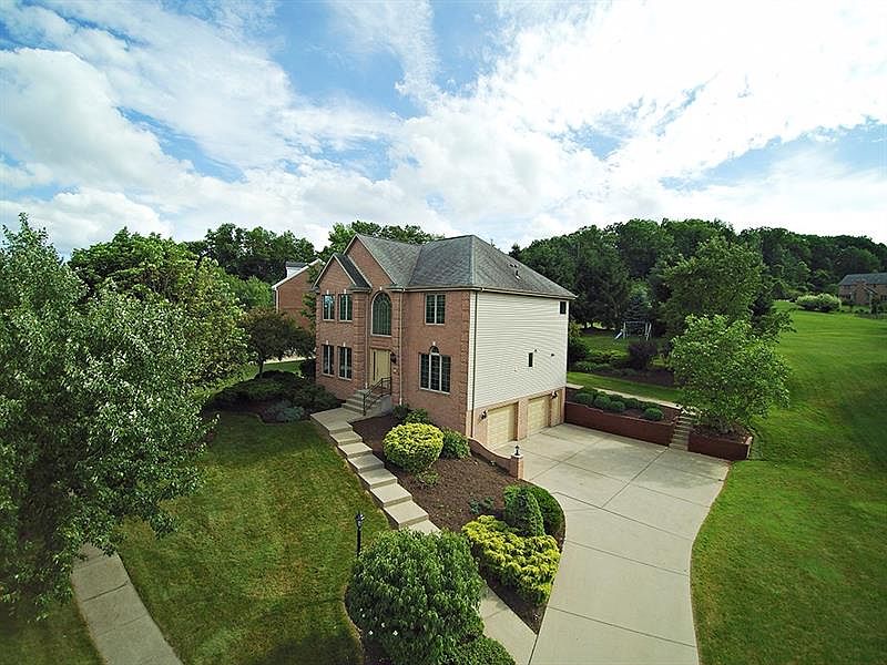 1st image of 120 Middleground Pl