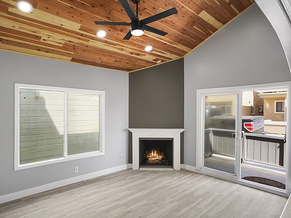 3rd image of 207 Lugonia St APT A