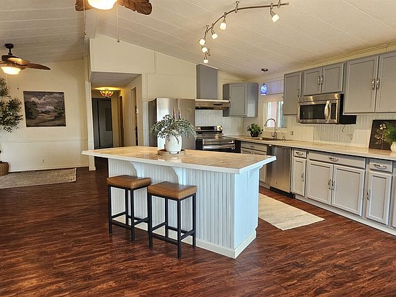 3rd image of 1402 W Jennifer Ln