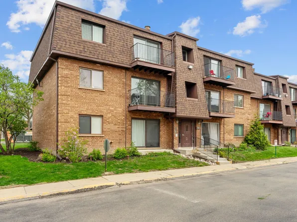 704 Cobblestone Cir APT D, Glenview, IL 60025