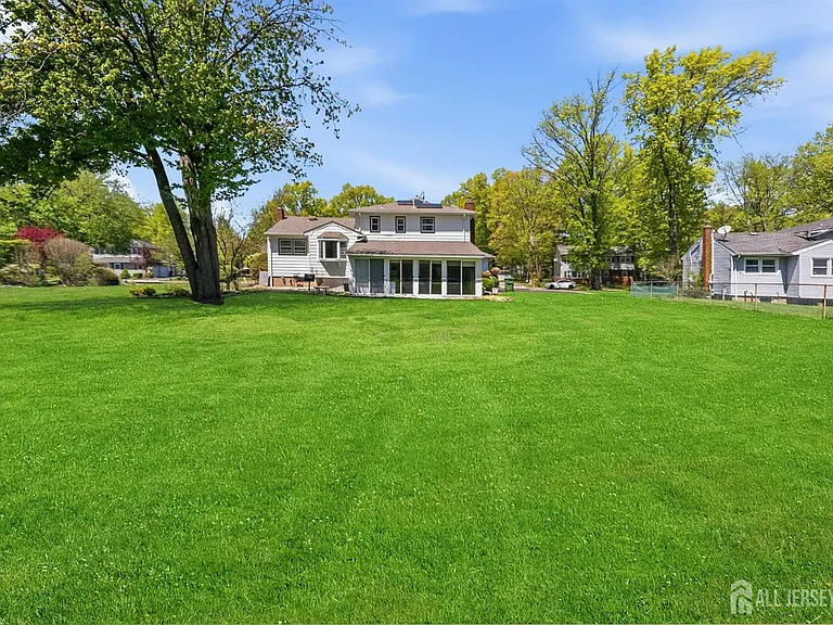 34 Ventnor Dr — Photo 35