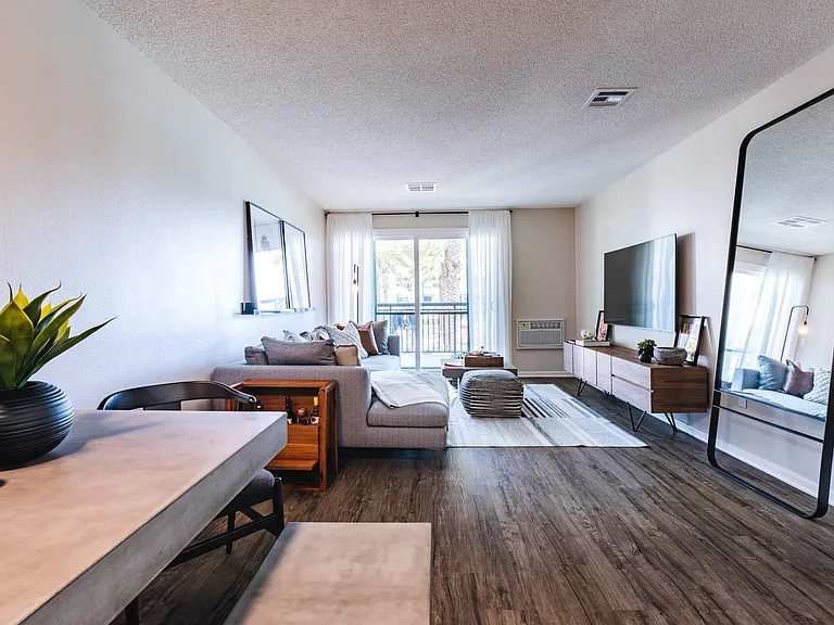 Eight 80 Newport Beach — Photo 30