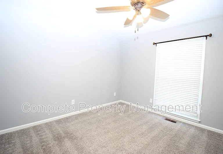 604 Farr Cir — Photo 7