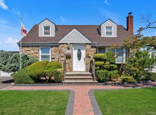 2573 7th Ave, East Meadow, NY 11554