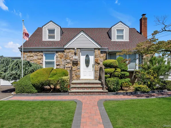 2573 7th Avenue, East Meadow, NY 11554