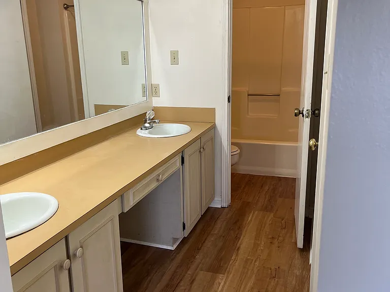 200 Dublin Cir #E — Photo 10
