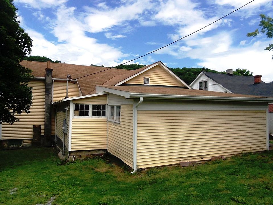2nd image of 164 E Railroad Ave