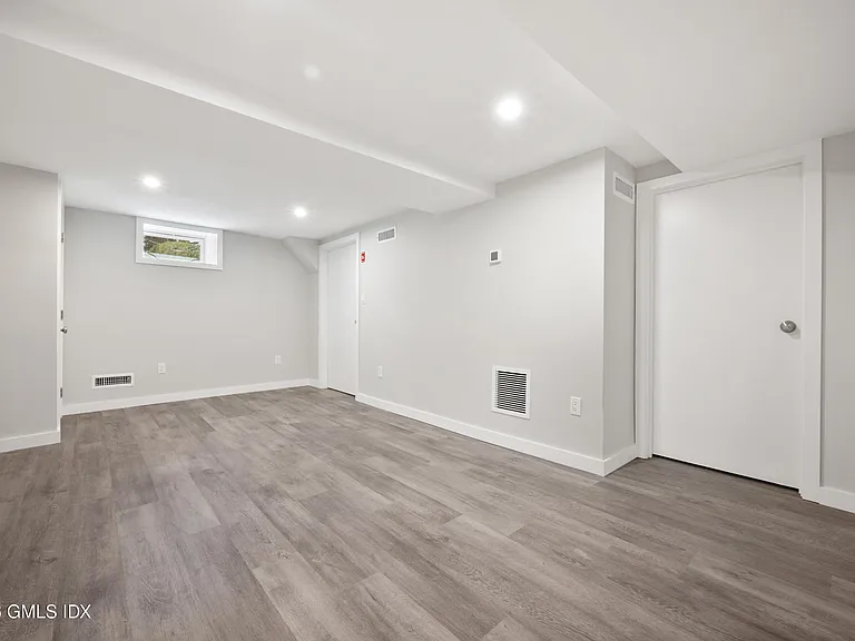 115 E Elm St — Photo 19