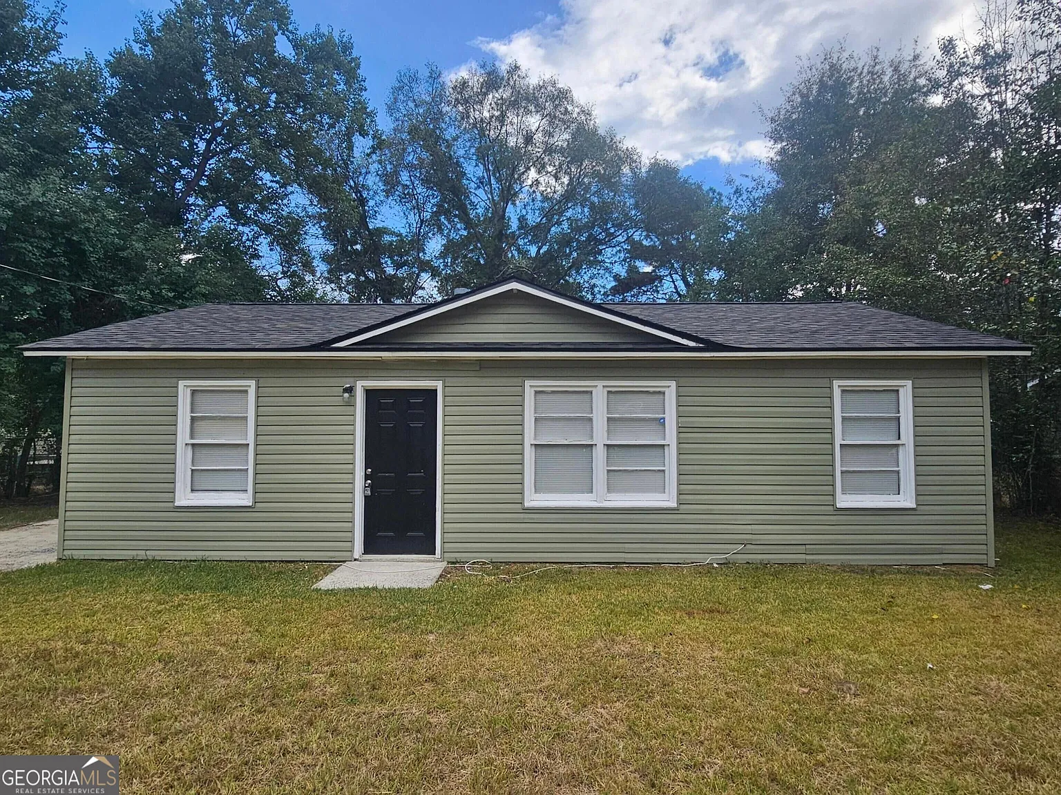 3 bed, 1.0 bath, 864 sqft, $1,195 — Photo 1