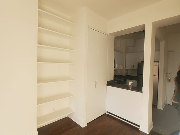 5th image of 235 W 22nd St APT 7S