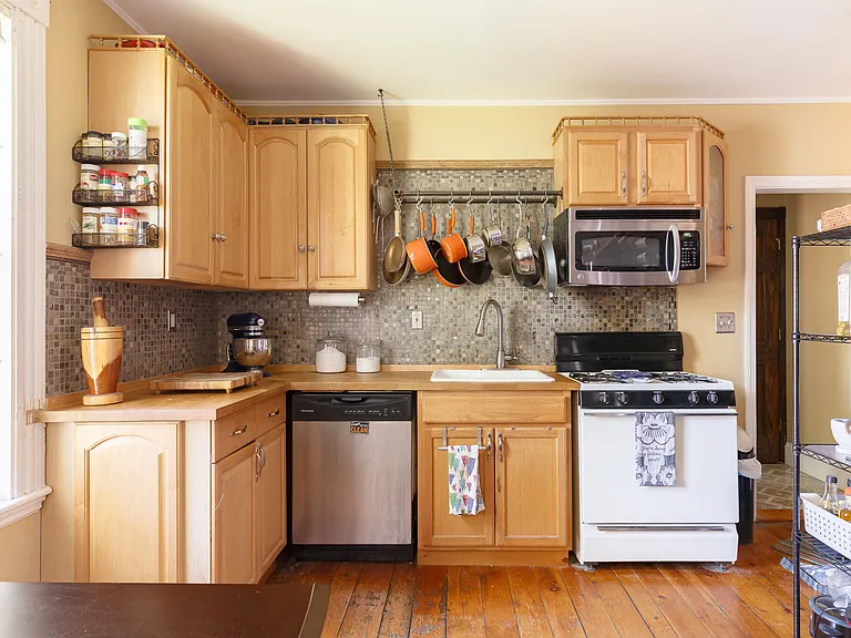 327 Lafayette St #SC2 — Photo 4