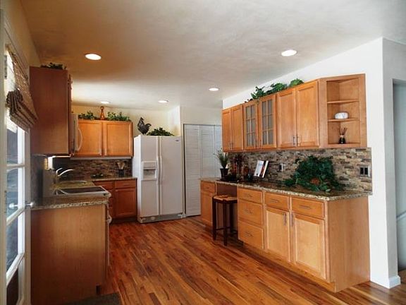 Plenty of Cabinets
