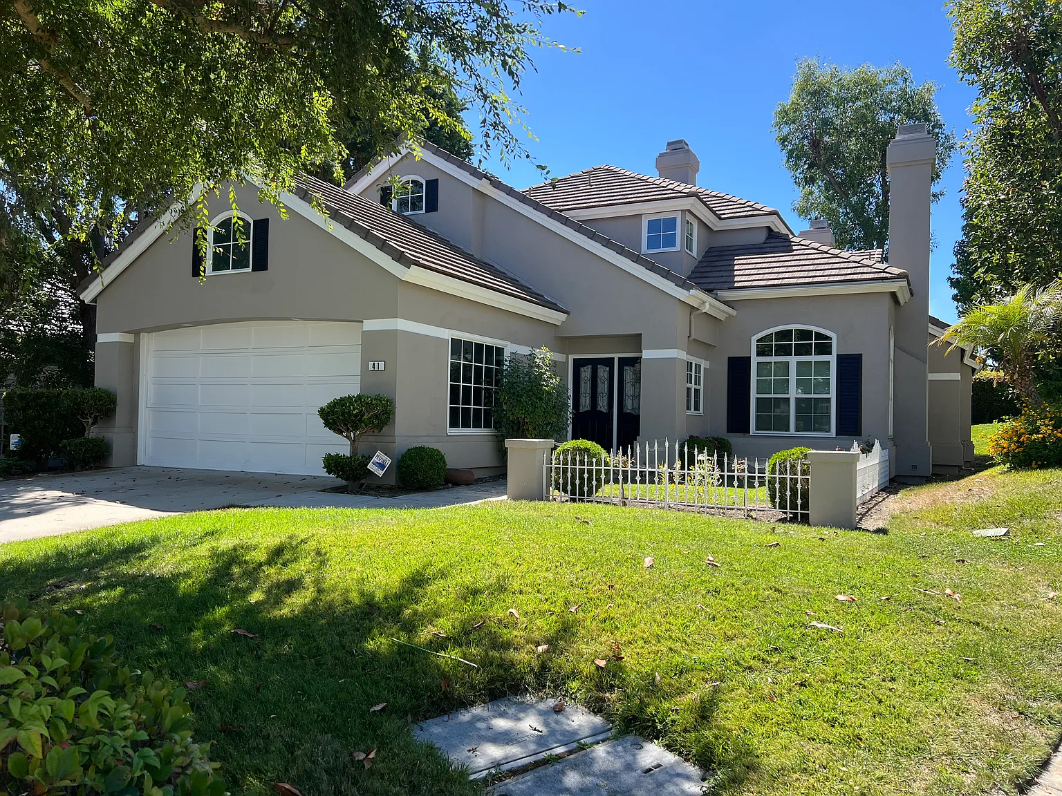 3 bed, 2.5 bath, 2571 sqft, $6,800 — Photo 2