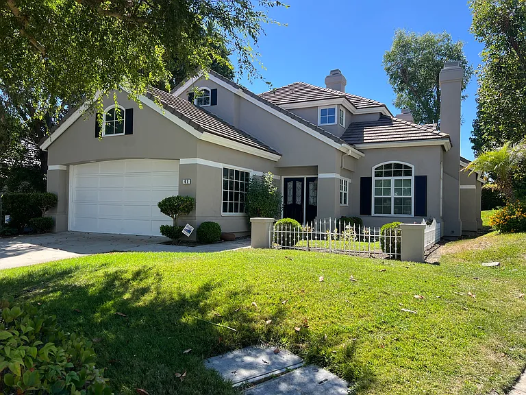 41 Hillcrest Mdws — Photo 2