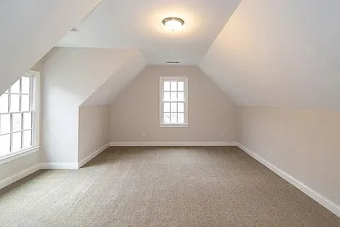 585 Cliftwood Ct — Photo 32