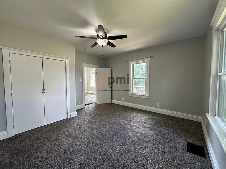 2122 Elston St #A — Photo 23