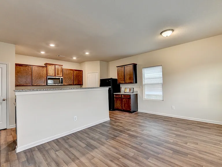 811 Independence Ave — Photo 12