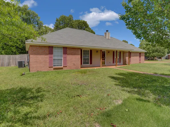 211 Oak Brook Dr, Brandon, MS 39047