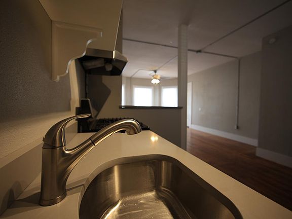 3rd image of 1301 N Water St #2