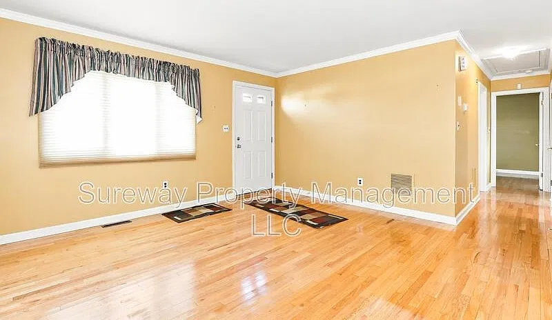 3 bed, 2.0 bath, 1008 sqft, $2,600 — Photo 3