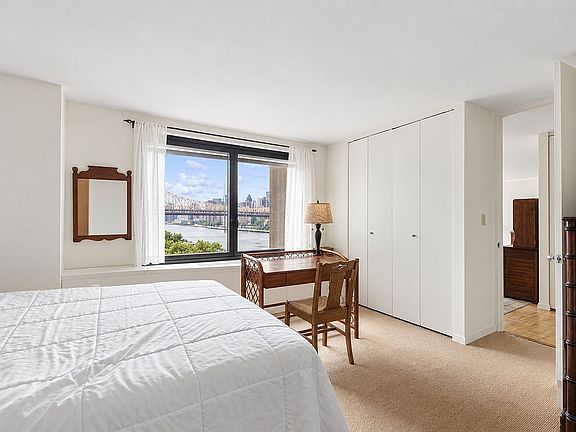4th image of 531 Main St APT 1007