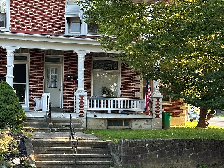 2 E Elm St — Photo 9