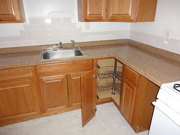 3rd image of 1311 W Ruscomb St #1