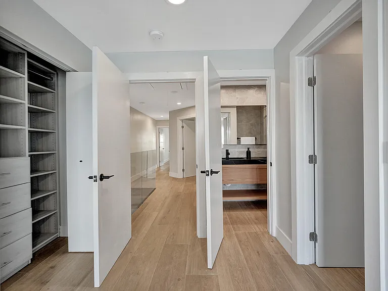 876 Jeffery St — Photo 25