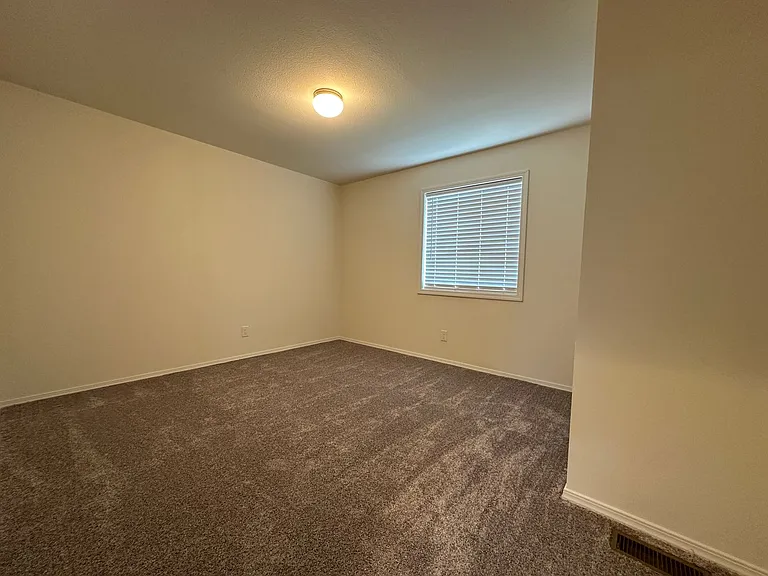 212 Las Flores Ave — Photo 8