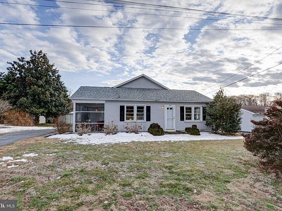 4th image of 106 N Meadow Dr