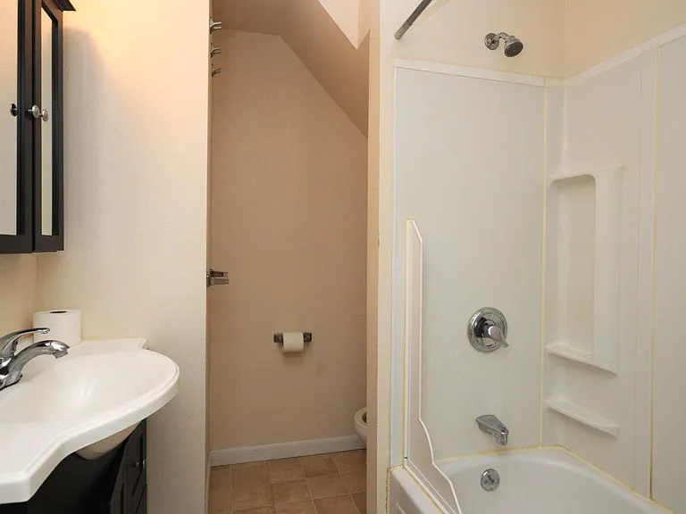 1123 Emerald St — Photo 20