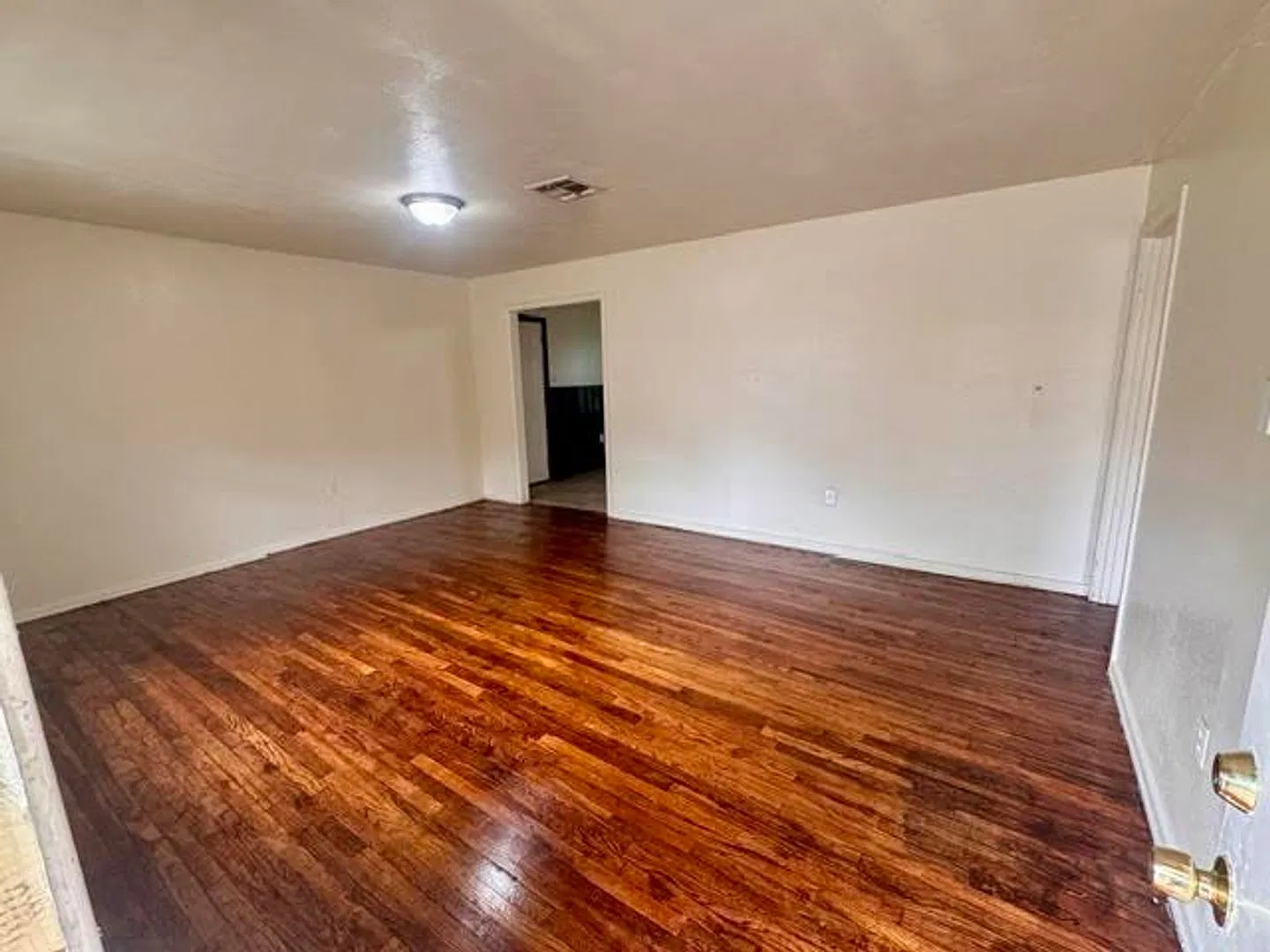 141 Brewster St — Photo 2