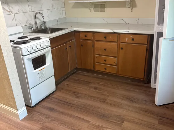 421 E Walnut St #2, Lodi, CA 95240