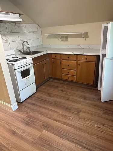 421 E Walnut St #2 Photo 1