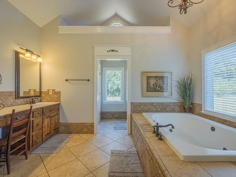 4060 Macon Hwy — Photo 31