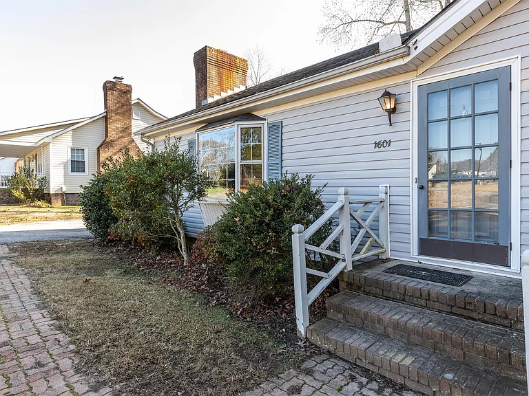 1601 Homestead Rd — Photo 3