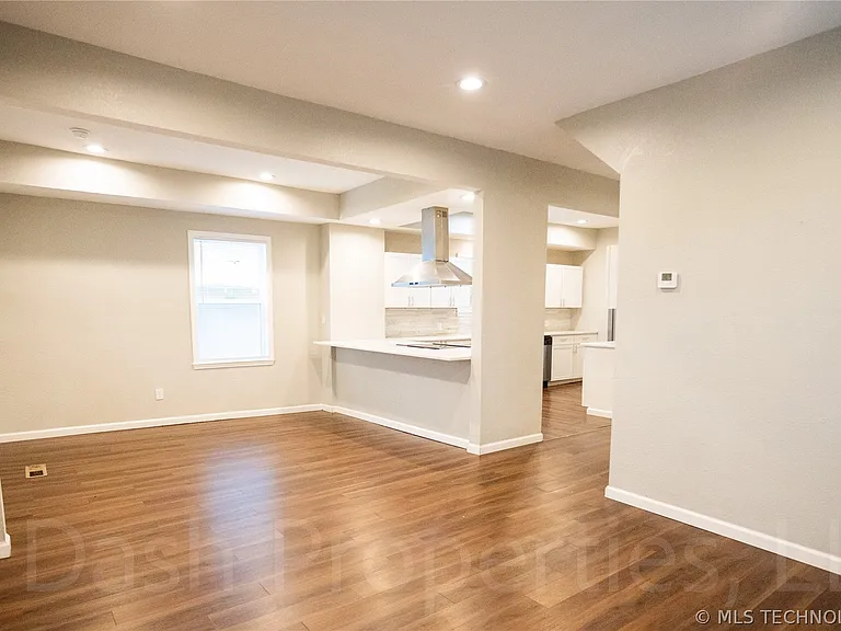 821 S Quaker Ave — Photo 11